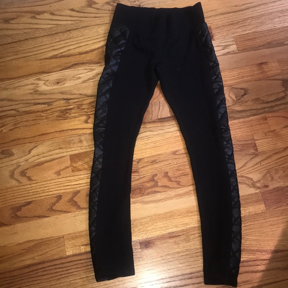 Black leggings with leather on the sides - Picture 1 of 3